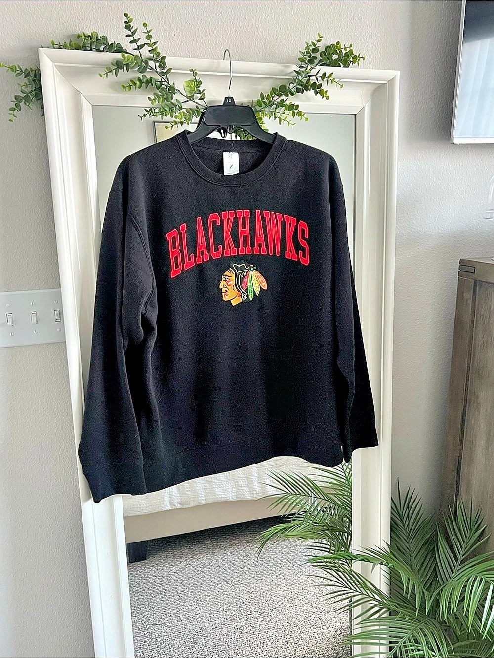 Chicago Blackhawks Black & Red Graphic Sweatshirt Size XL